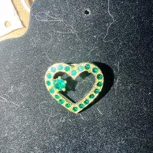 Vintage Gold Tone Green Rhinestone Heart Brooch Pin